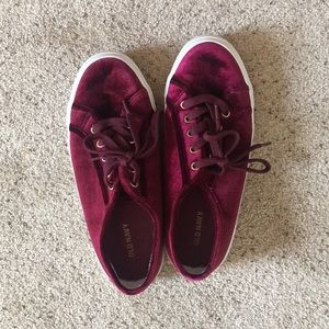 Burgundy Old Navy Size 7 Velvet Sneaker